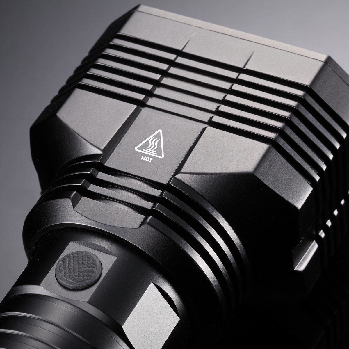 Nitecore EAX 2000 Lümen El Feneri (8XAA)